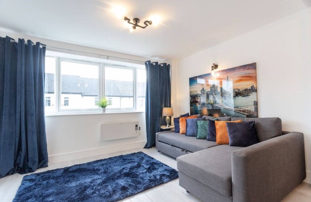 6 Comm Road Apps *Long Stay*Sleeps 2*1BR Apart