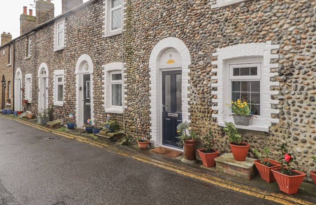 6 FLINT COTTAGES, with a garden in Minnis Bay