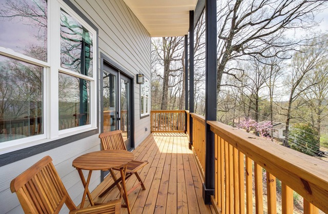 6 Mi to Chattanooga: Home w/Balcony & Dtwn Views!