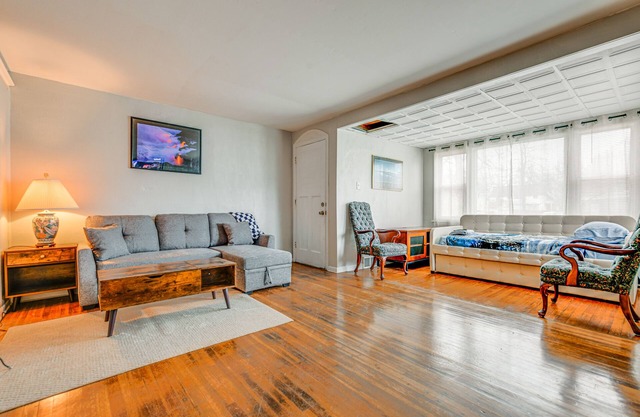 6 Mi to Dtwn Attractions: Buffalo Apartment!