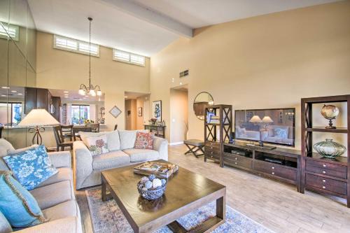 6 Mi to El Paseo Gem with Pool Access!