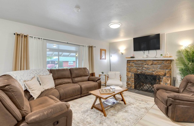 6 Mi to Shoshone Falls Park: Home w/Game Room!