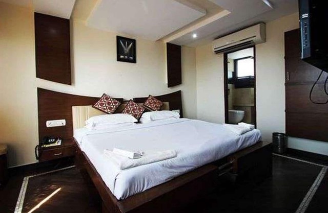 6 minute walk from Madurai Junction