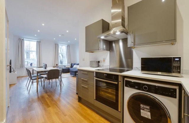 6 people within Portobello Bello Road Market W9