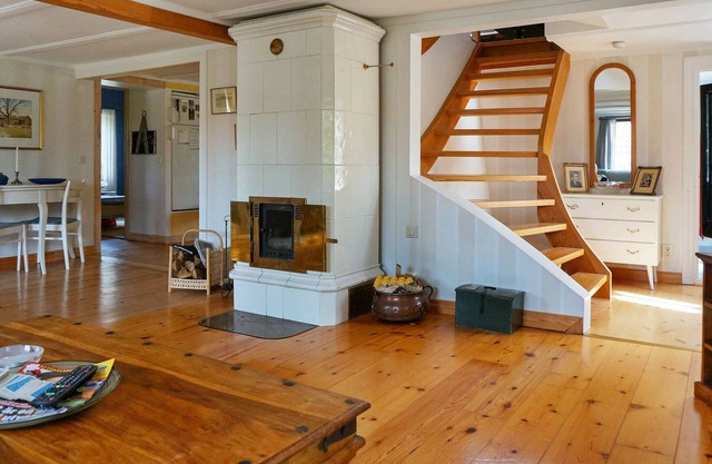 6 person holiday home in BLOMSTERMÅLA