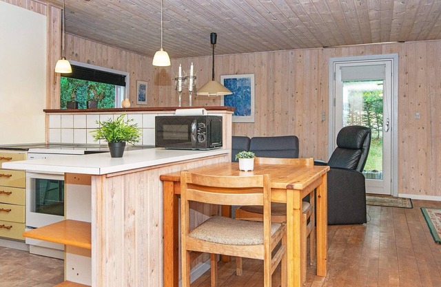 6 person holiday home in Allingåbro