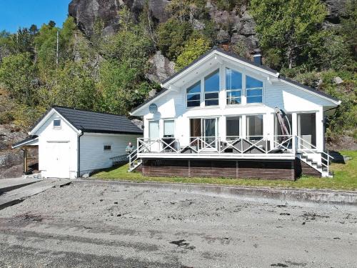 6 person holiday home in ETNE