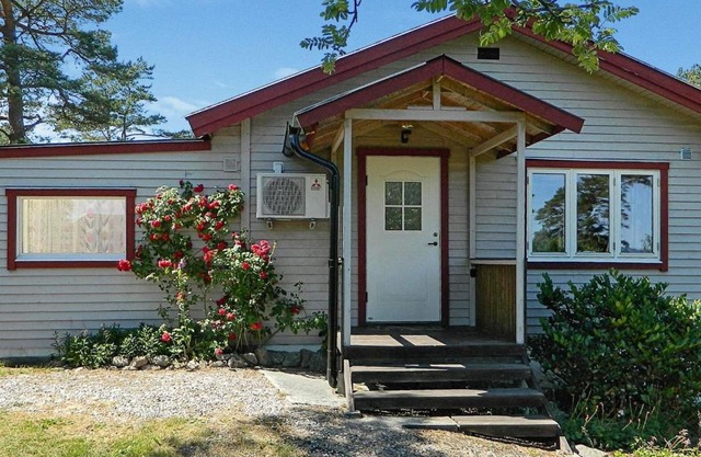 6 person holiday home in HAKEN SET