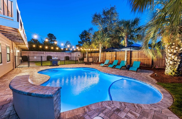 ☀️ 6 Seat Golf Cart Included (4/1 to 10/14/25)☀️ Private Pool, Beach Equip, Custom Bunks