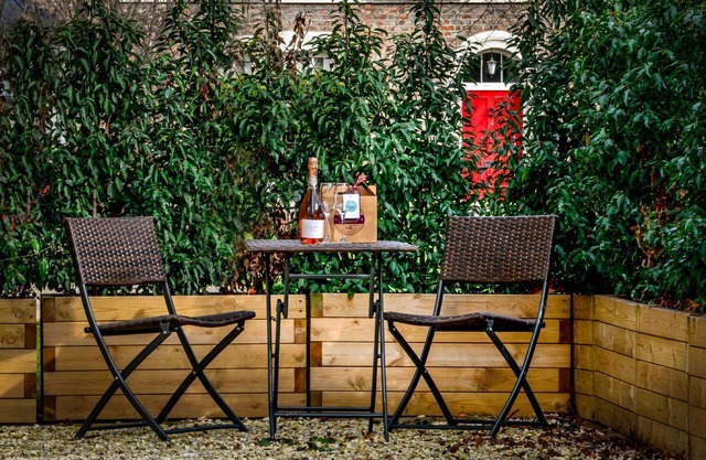 6 St Johns Mews - a couples retreat that sleeps 2 guests in 1 bedroom