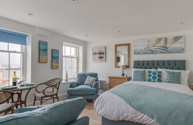 6 The Beaches, WEYMOUTH