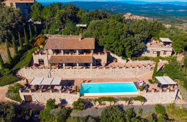 600 m² Accommodation ∙ 8 bedrooms ∙ 20 guests