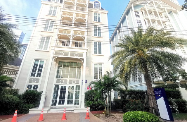 632 Grand Florida Beachfront Condo Resort Luxury; Beachfront