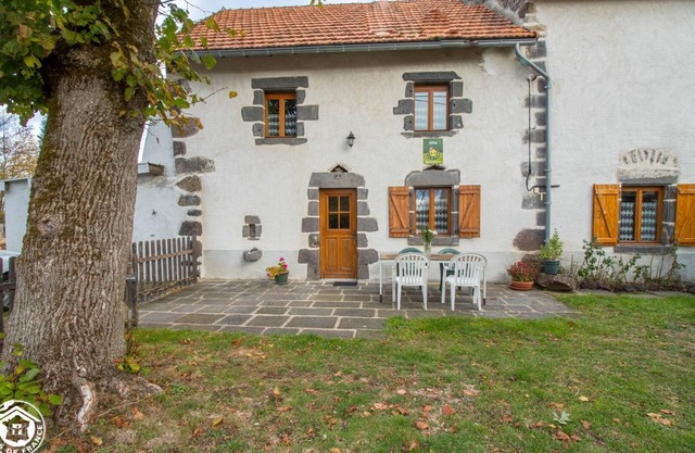 63g1180 - Saint-ours-les-roches
