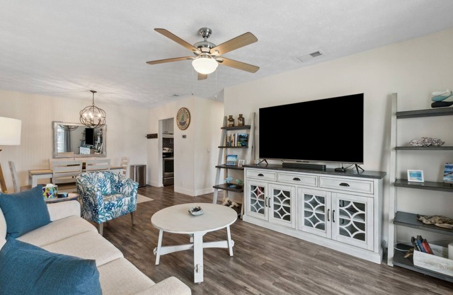 6408 Fernandina Shores - Pool. Quick Walk to Beach & Dining