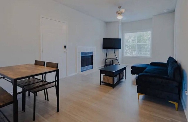 65) Entire 2 bedroom Downtown!