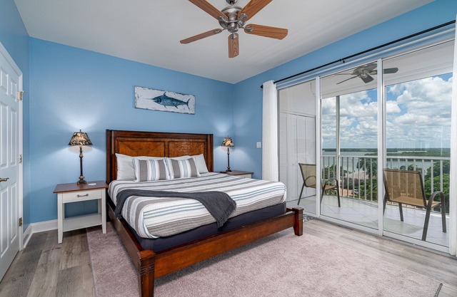 654 Waterside Condo w/Pool, Lanai & Walk to Beach