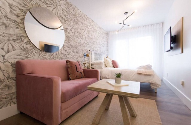 6768 - 302 · Perfect Business Trip Studio with Full Amenities by Denstays