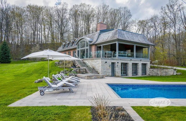 6bdrm 5bath stunning home in Creemore. Pool! HotTub! Waterfall! Muskoka Room!