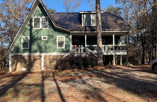 6BR/4.5BA lakefront house with private dock - sleeps 14+