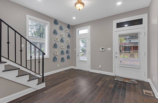 " 6BR/4.5BA Retreat in Midtown! Perfect for Groups, Comfort & Prime Location"