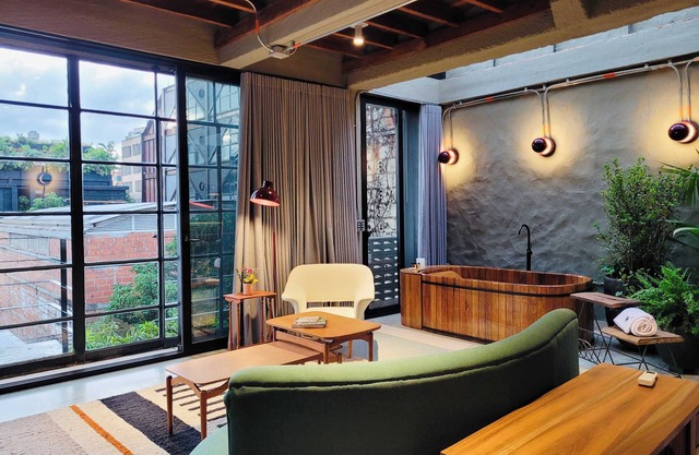 6BR Designer Retreat with Jacuzzi near Provenza