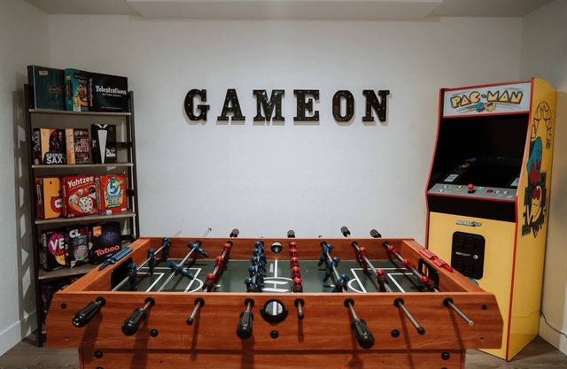 6BR Hideaway | Hot Tub | Projector | Game Room