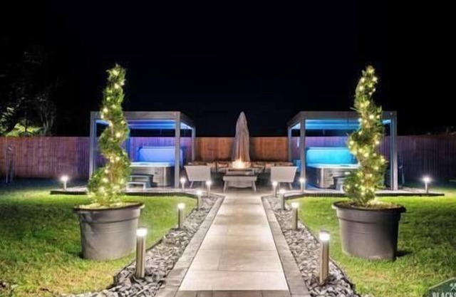 6BR | Luxury Cottage | 12-16 Guests | 2 Hot Tubs