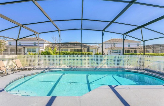 6BR Luxury Home w Private Pool & BBQ