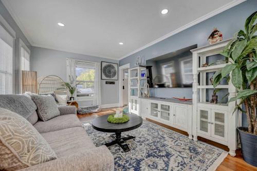 6BR Stylish Home Hot Tub Games Near Old Colo