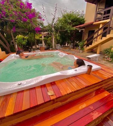 7 - Apartamento com jacuzzi para até 05 pessoas em Bombas