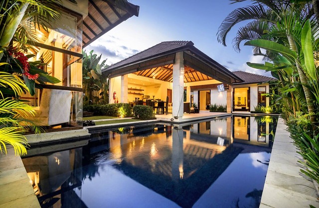 7 Bdrm Seminyak - Last Minute Deal 50% Off !
