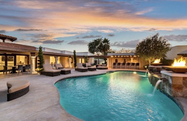 7 Bed/4.5 Bath - Luxury Estate - W/2 Guest Houses!