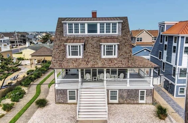 7 Bedroom 4.5 bath Single Family Home