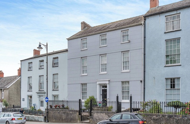 7 bedroom accommodation in Pembroke