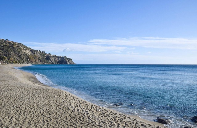 7 bedroom accommodation in Lazzaro