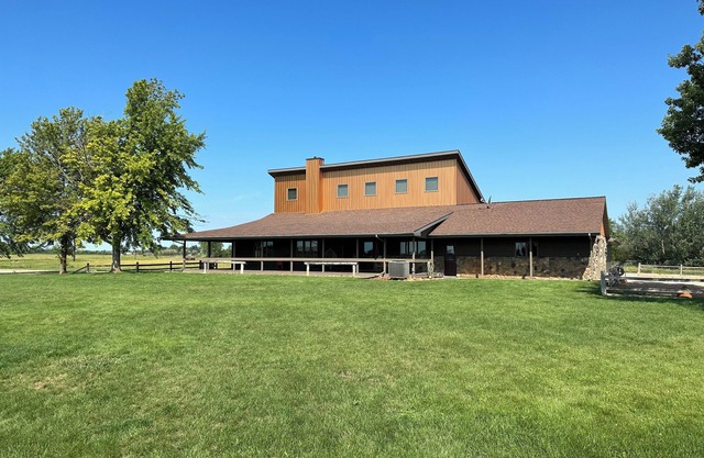 7 Bedroom Country Lodge Close to Town - Rooster Roost Ranch Lodge