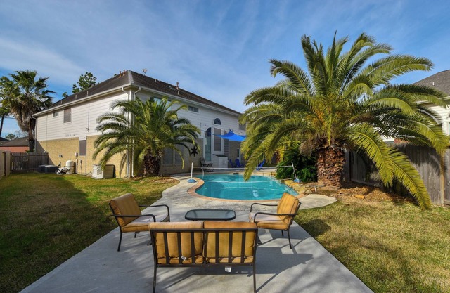 7-Bedroom Getaway w/Pool: 25 Mins Downtown WO