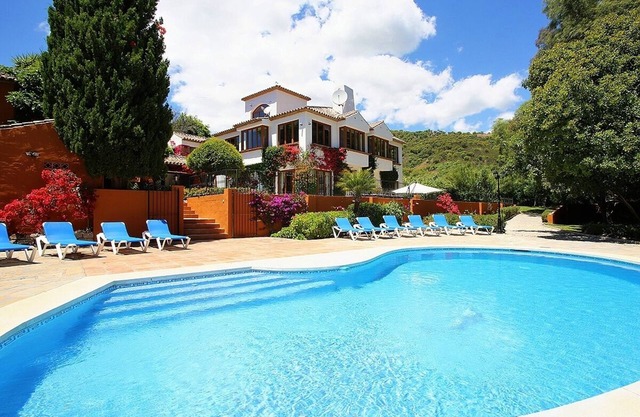 7 Bedroom,Heated Swimming Pool, Outside Spa, Sauna, Outside Bar, BBQ, Fireplace