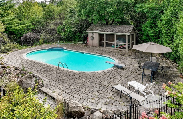 7 bedrooms 5 bathrooms Country Home near Creemore