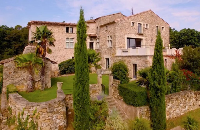 7 bedrooms, 6 bathrooms, 3 dining rooms, 4x15 pool, terraces,