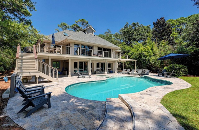 7 Black Duck- Oceanfront, 9 Bedrooms, Large 30 ft x 18.ft Private Pool & Spa.