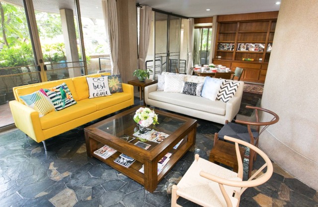 7 BR 4 Stories Townhouse 5min walk to MRT Central Bangkok