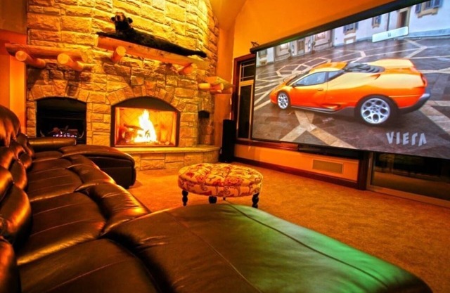 7 BR Ski-In/Out, 4D Gaming Theater, Hot Tub, 2 Theaters, Sauna, & Mountain Views