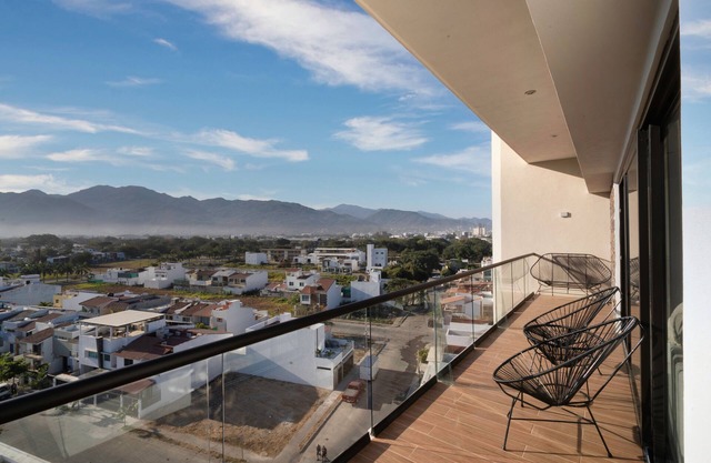 7 Floor Mountain Views! 3 Bedroom New Luxury Condo