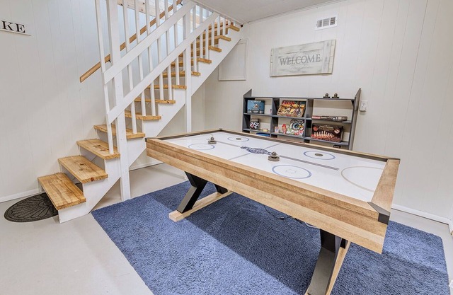 7 Guest Lake House - Grill & Fire Pit, Air Hockey