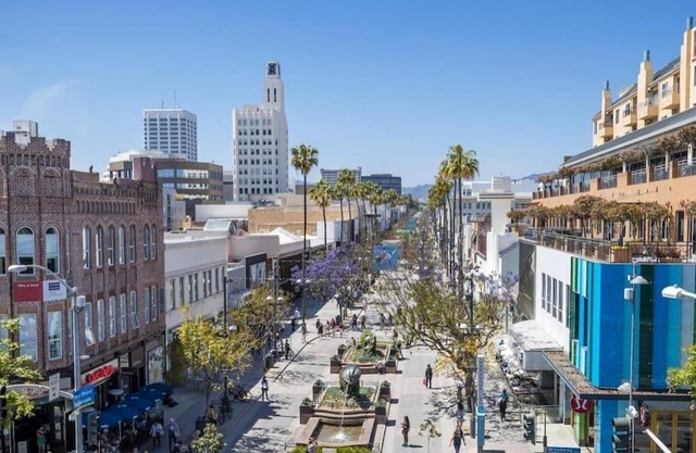 7 Large Down Town Santa Monica Apartment