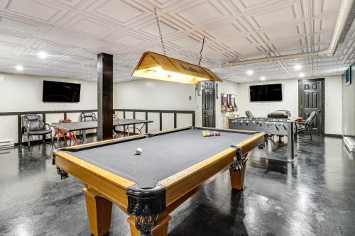 7 Mi to Big Boulder Resort-Style Poconos Retreat