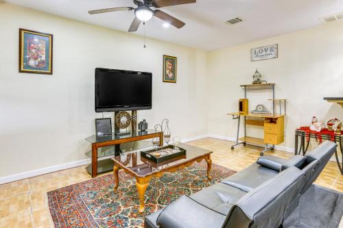7 Mi to Dtwn Houston Family Home with Patio and Yard