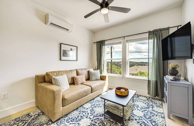 7 Mi to Dtwn Dripping Springs: Home w/Views!